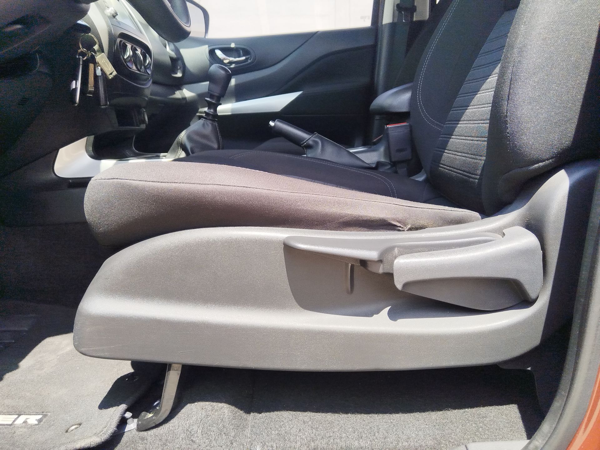 2023 Nissan Frontier 4p LE L4/2.5 Man