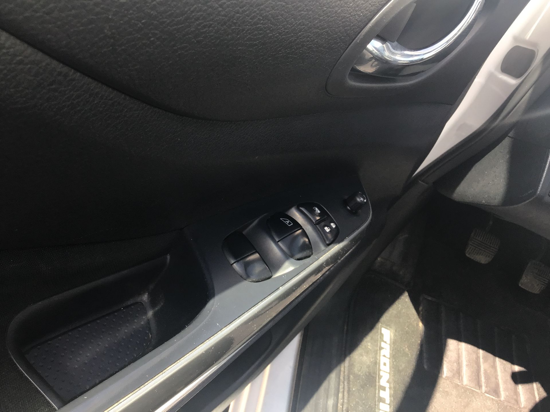 2024 Nissan Frontier 4p LE L4/2.5 Man