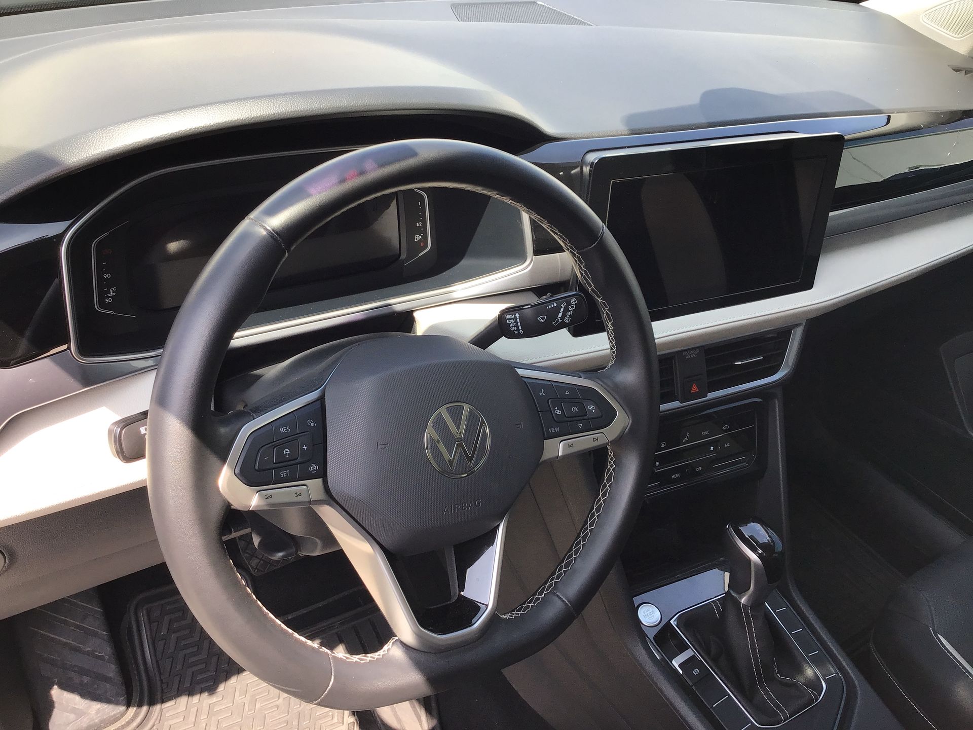 2025 Volkswagen Taos 5p Highline L4/1.4/T Aut
