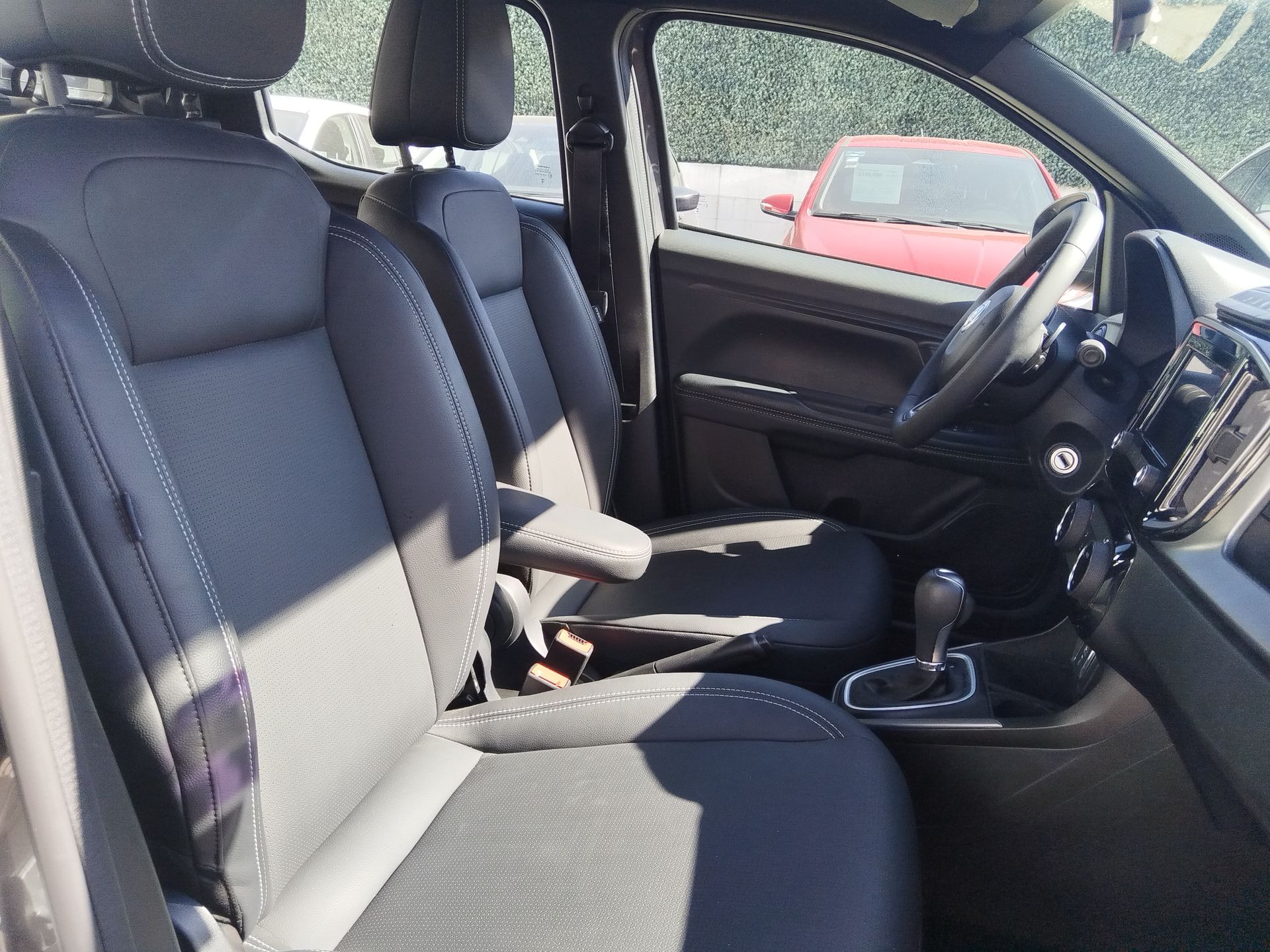 2025 RAM Ram 700 4p Laramie Turbo L4/1.3/T Aut