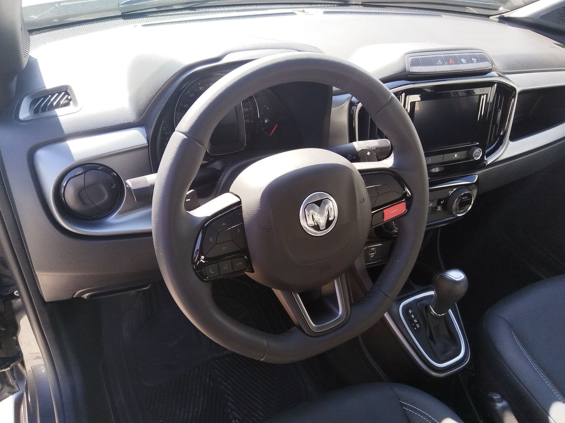 2025 RAM Ram 700 4p Laramie Turbo L4/1.3/T Aut