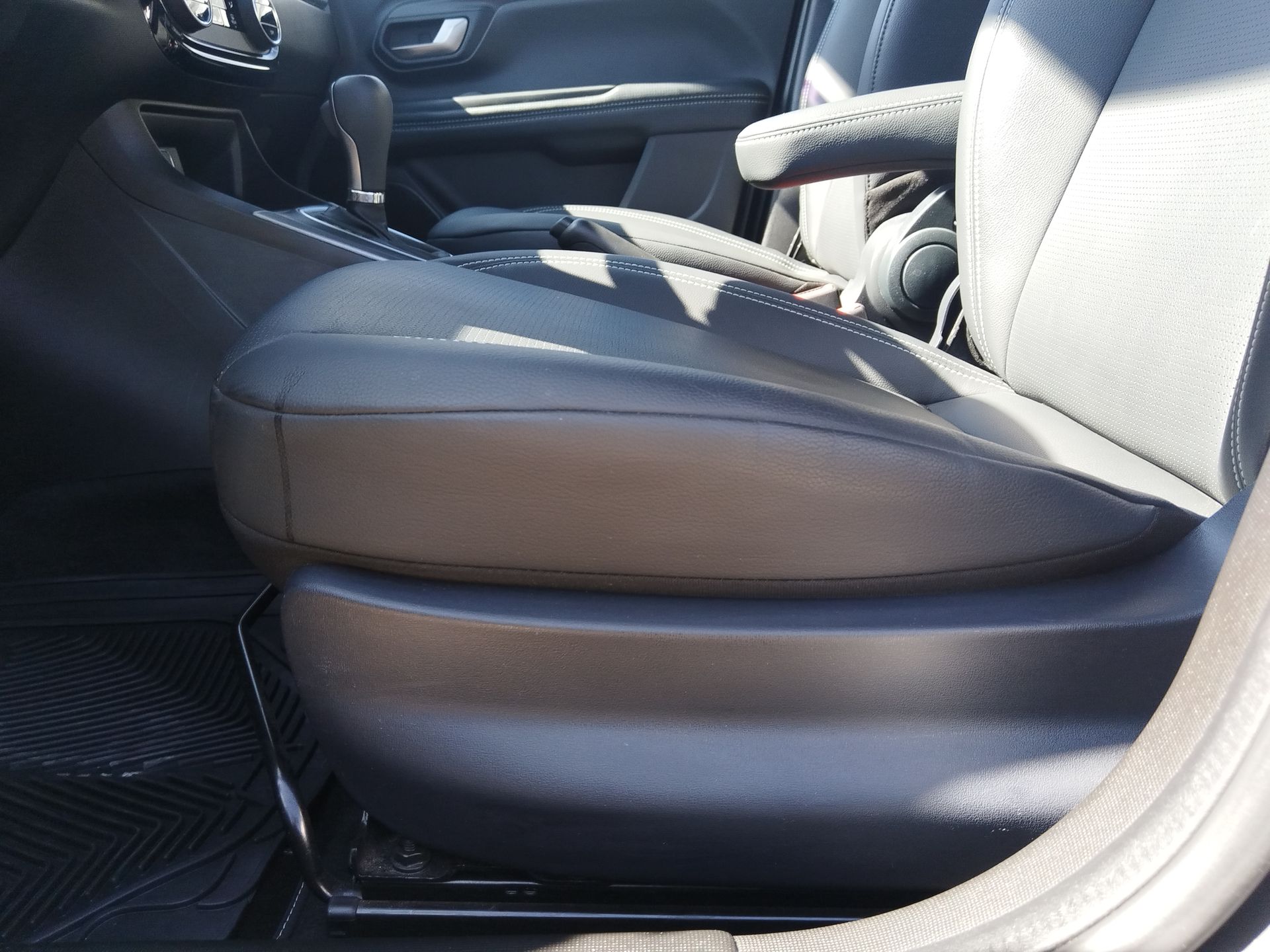 2025 RAM Ram 700 4p Laramie Turbo L4/1.3/T Aut