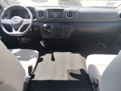 2025 Nissan Urvan 4p Amplia L4/2.5 Man 15/Pas P/Seg