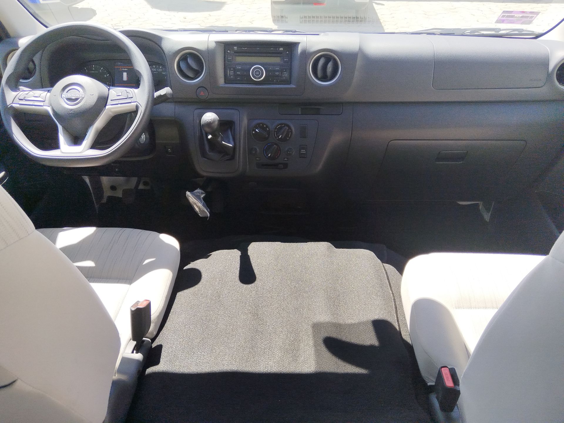 2025 Nissan Urvan 4p Amplia L4/2.5 Man 15/Pas P/Seg