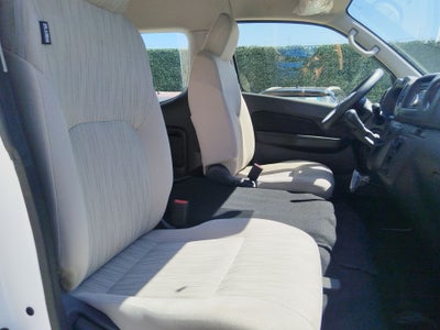 2025 Nissan Urvan 4p Amplia L4/2.5 Man 15/Pas P/Seg