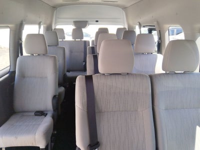 2025 Nissan Urvan 4p Amplia L4/2.5 Man 15/Pas P/Seg