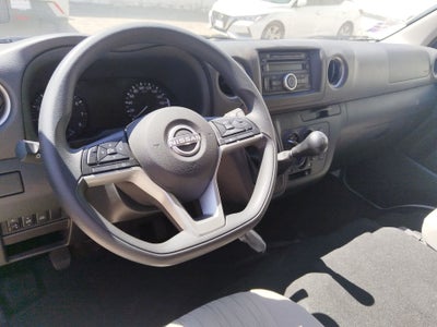 2025 Nissan Urvan 4p Amplia L4/2.5 Man 15/Pas P/Seg