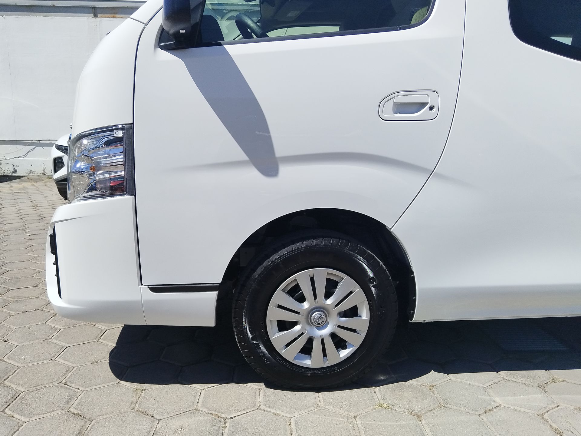 2025 Nissan Urvan 4p Amplia L4/2.5 Man 15/Pas P/Seg