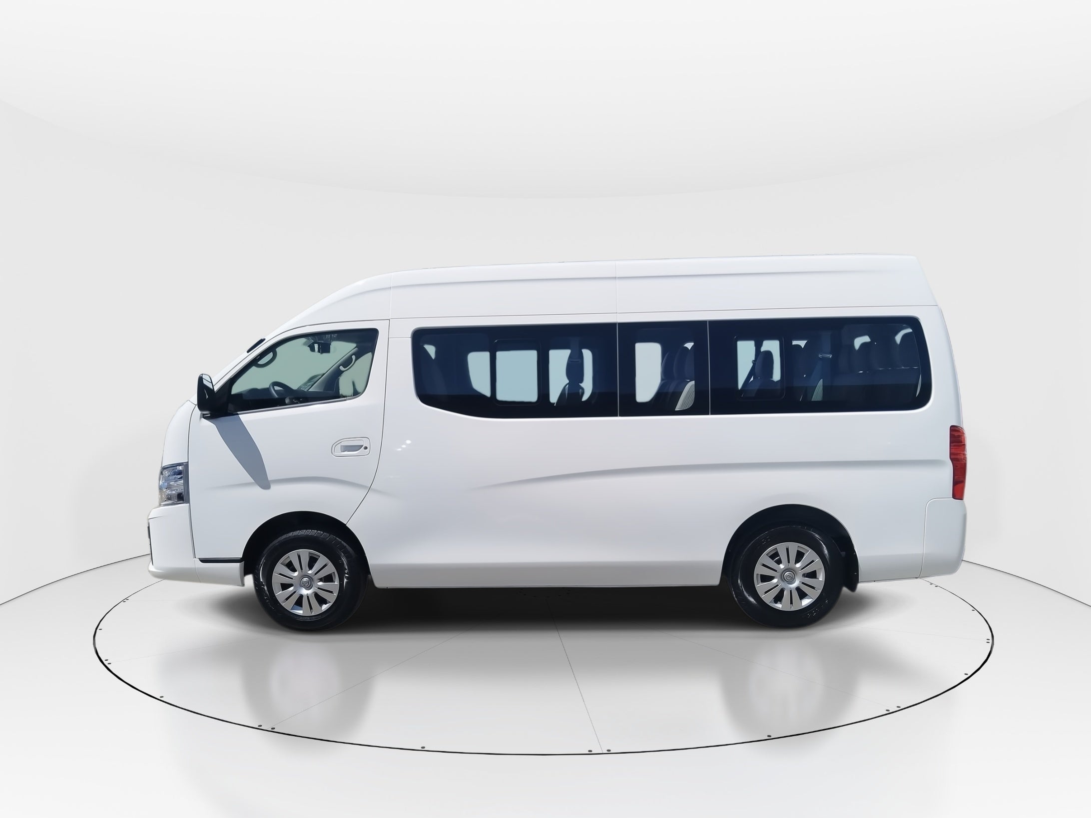 2025 Nissan Urvan 4p Amplia L4/2.5 Man 15/Pas P/Seg