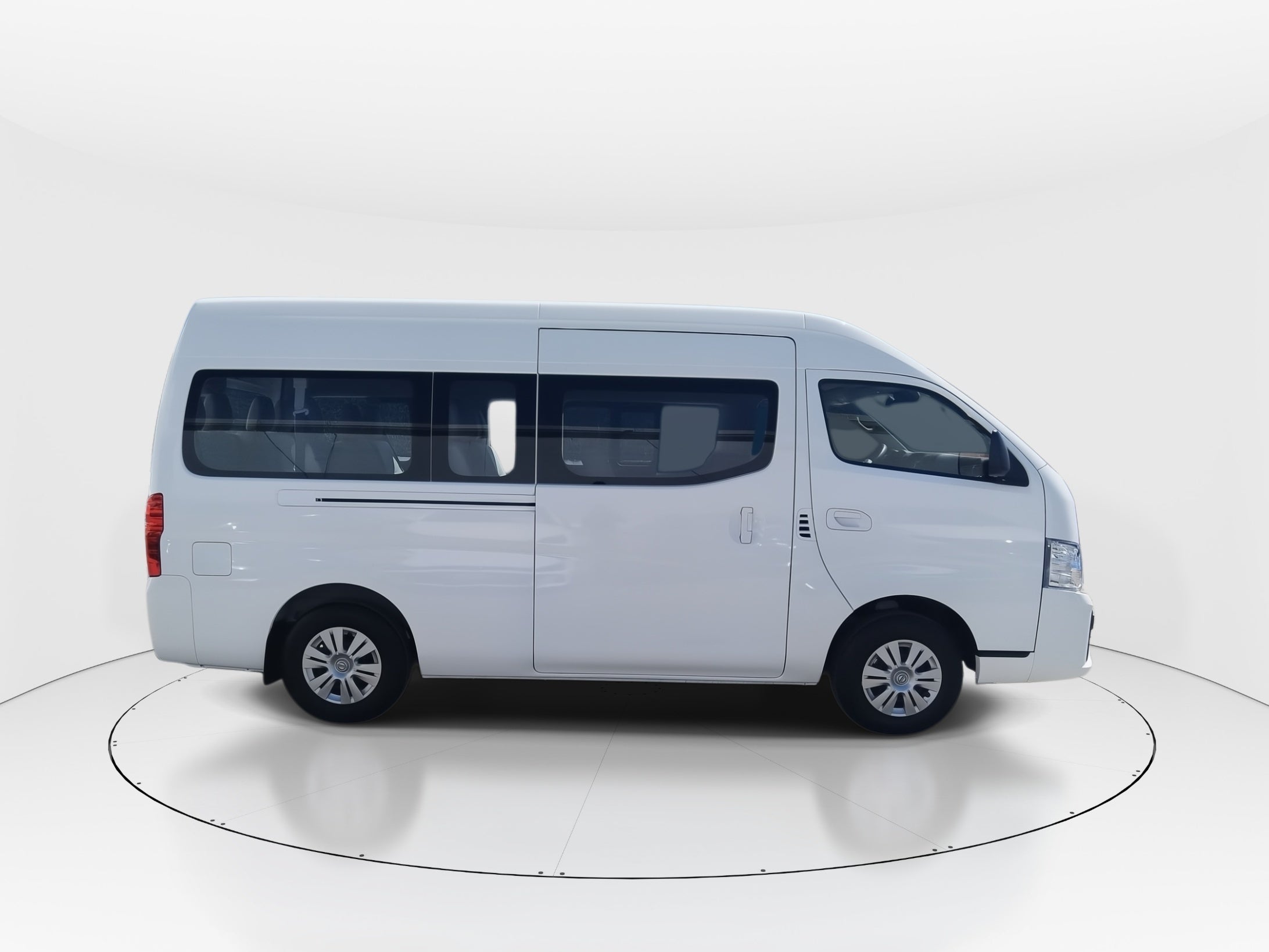2025 Nissan Urvan 4p Amplia L4/2.5 Man 15/Pas P/Seg
