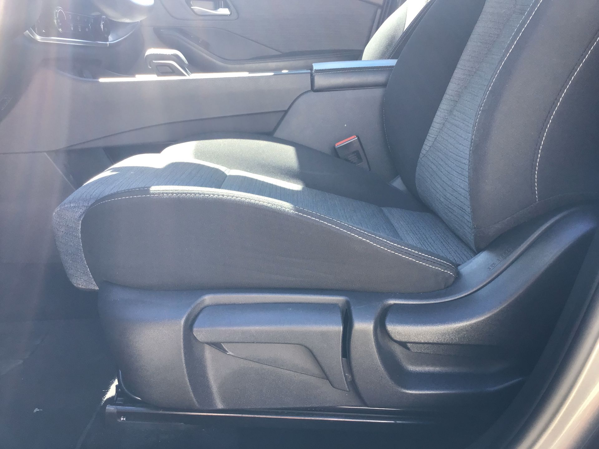 2025 Nissan X-Trail 5p Advance 2 Row L4/2.5 Aut