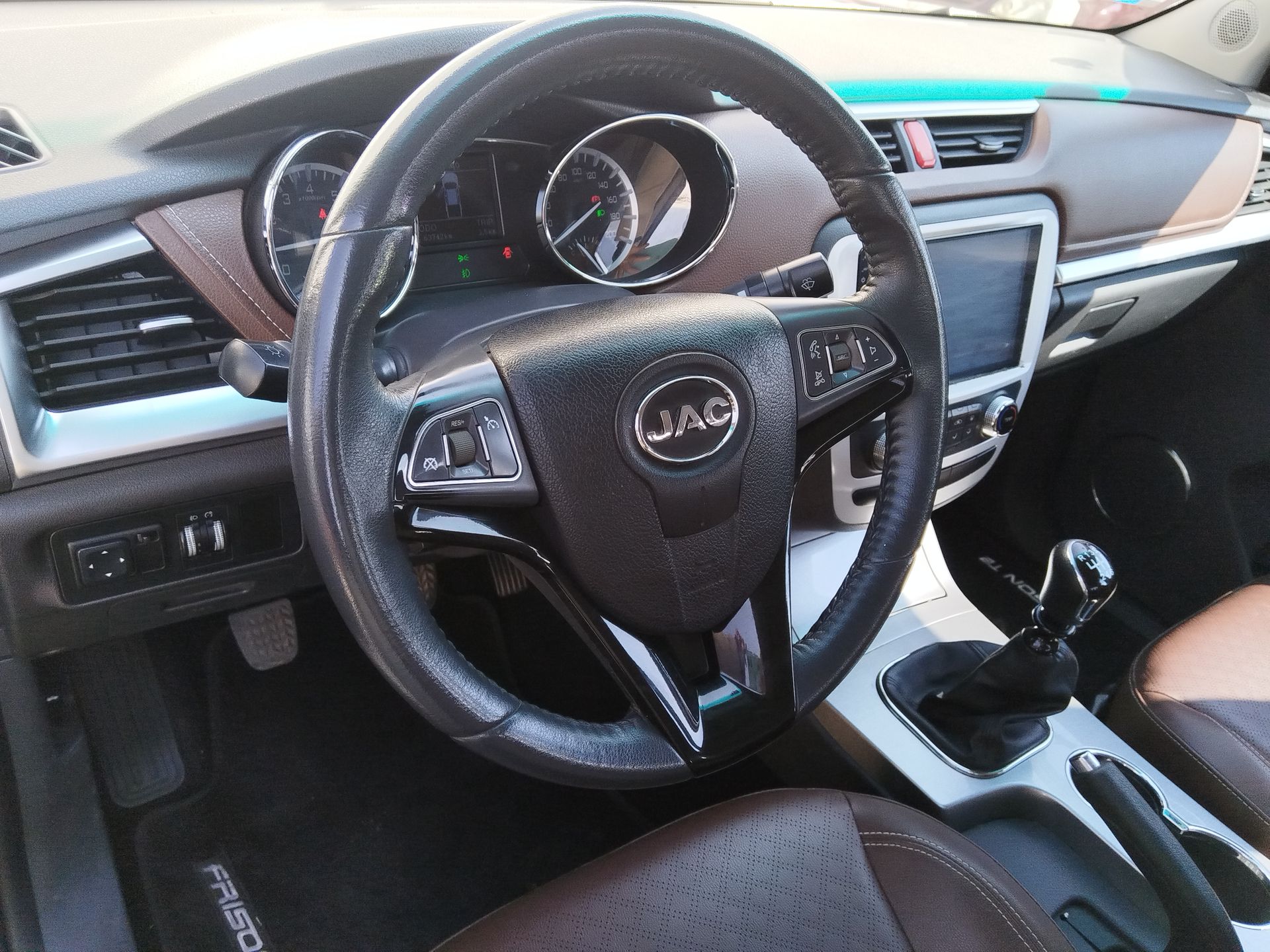 2023 JAC Frison 4p T8 Doble Cabina L4/2.0/T Man