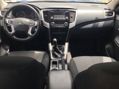 2023 Mitsubishi L200 4p GLX Doble L4/2.4 Man 2WD