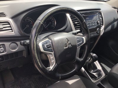 2023 Mitsubishi L200 4p GLX Doble L4/2.4 Man 2WD