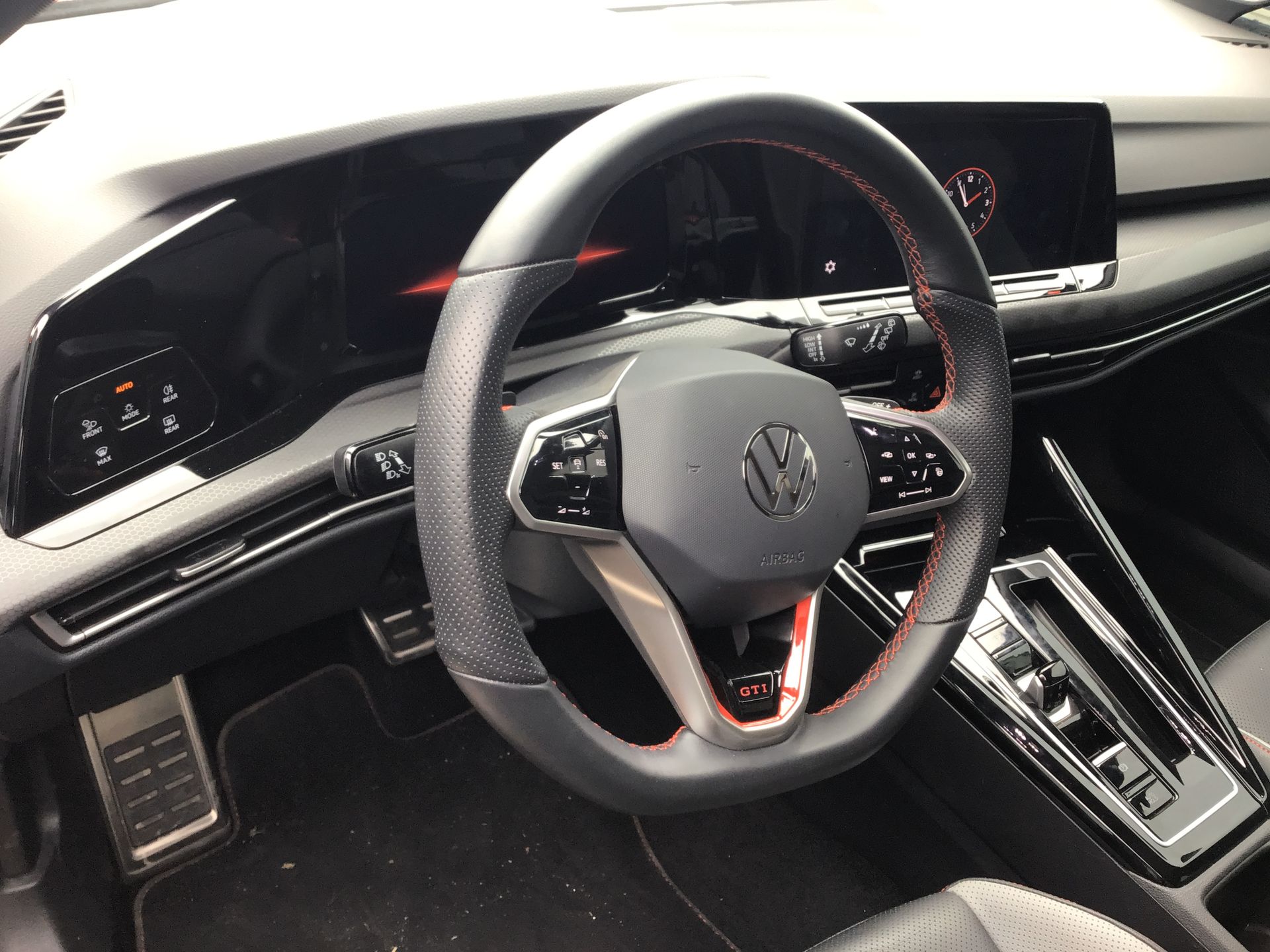 2024 Volkswagen Golf 5p GTI L4/2.0/T Aut