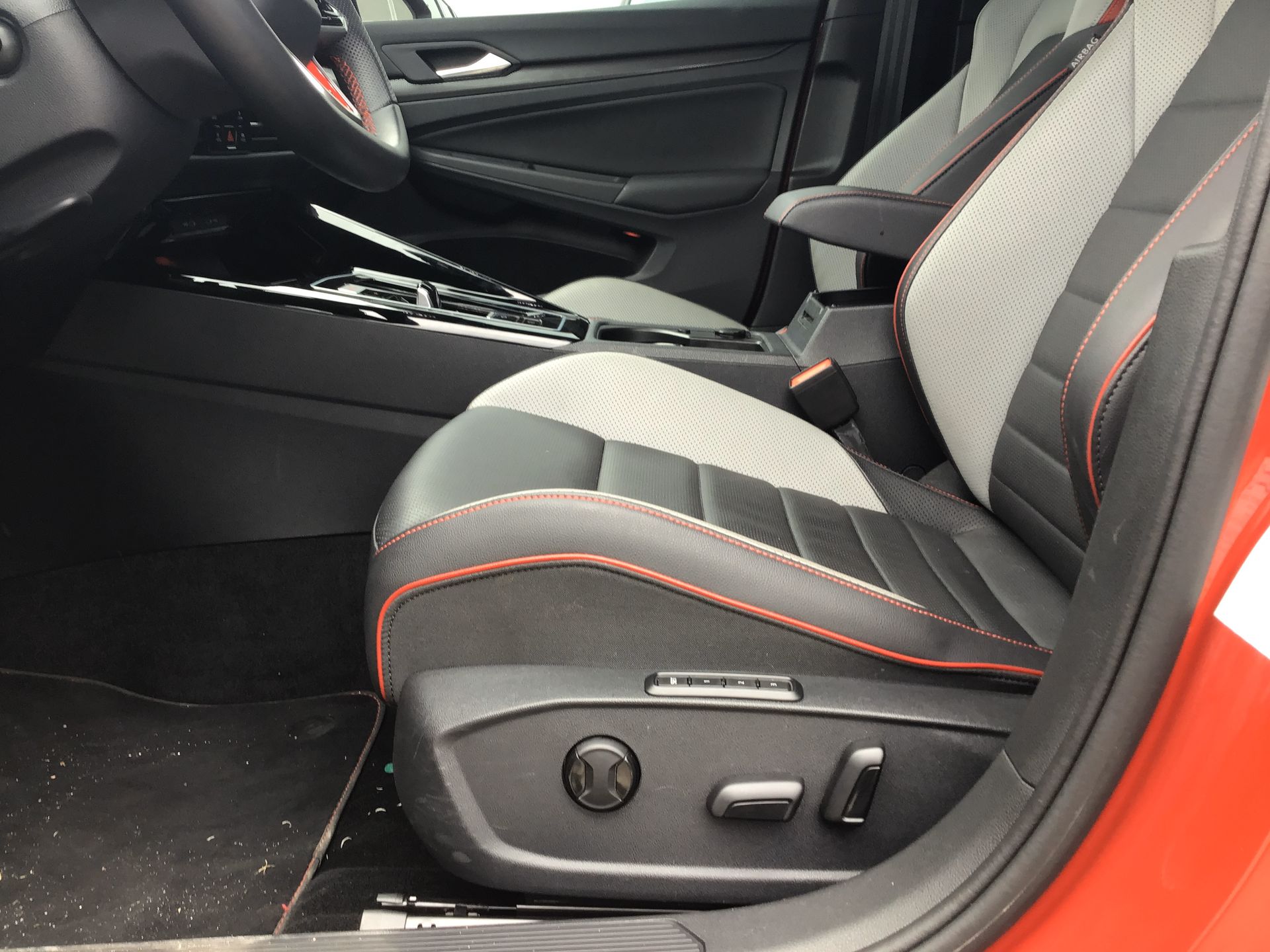2024 Volkswagen Golf 5p GTI L4/2.0/T Aut