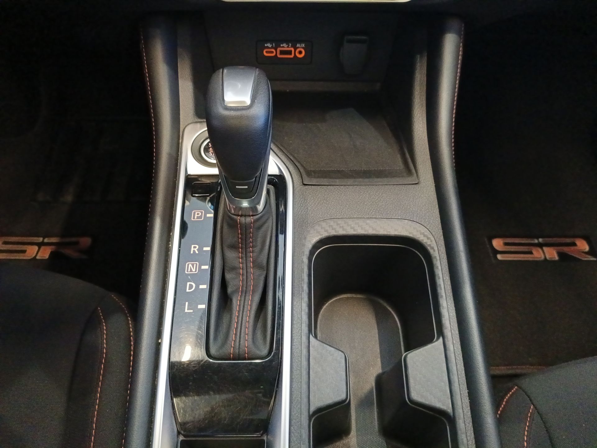 2025 Nissan Sentra 4p SR Midnight Ed. Bi-tono L4/2.0 Aut