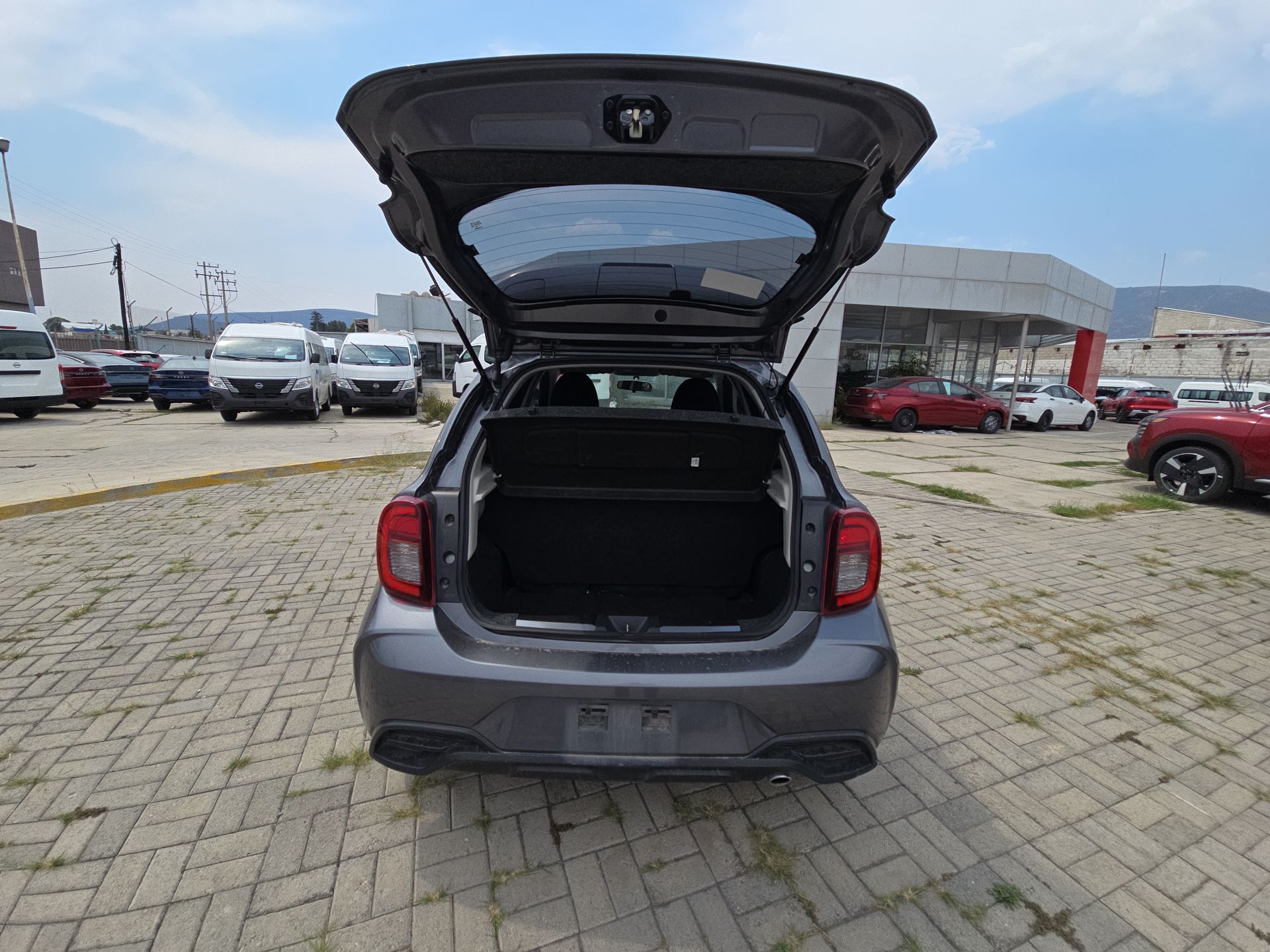 2023 Nissan March 5p Exclusive L4/1.6 Man