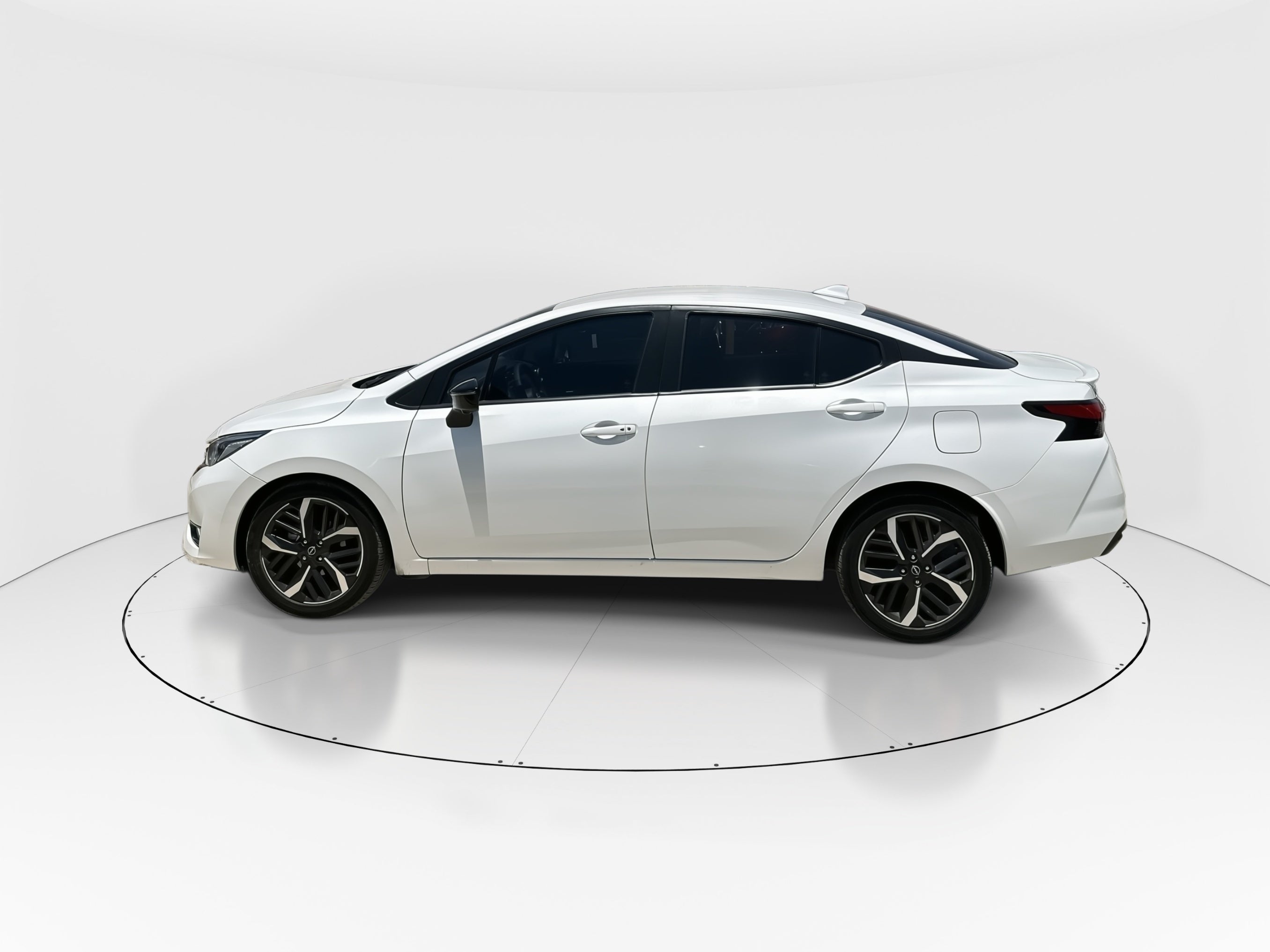 2024 Nissan Versa 4p SR L4/1.6 Aut