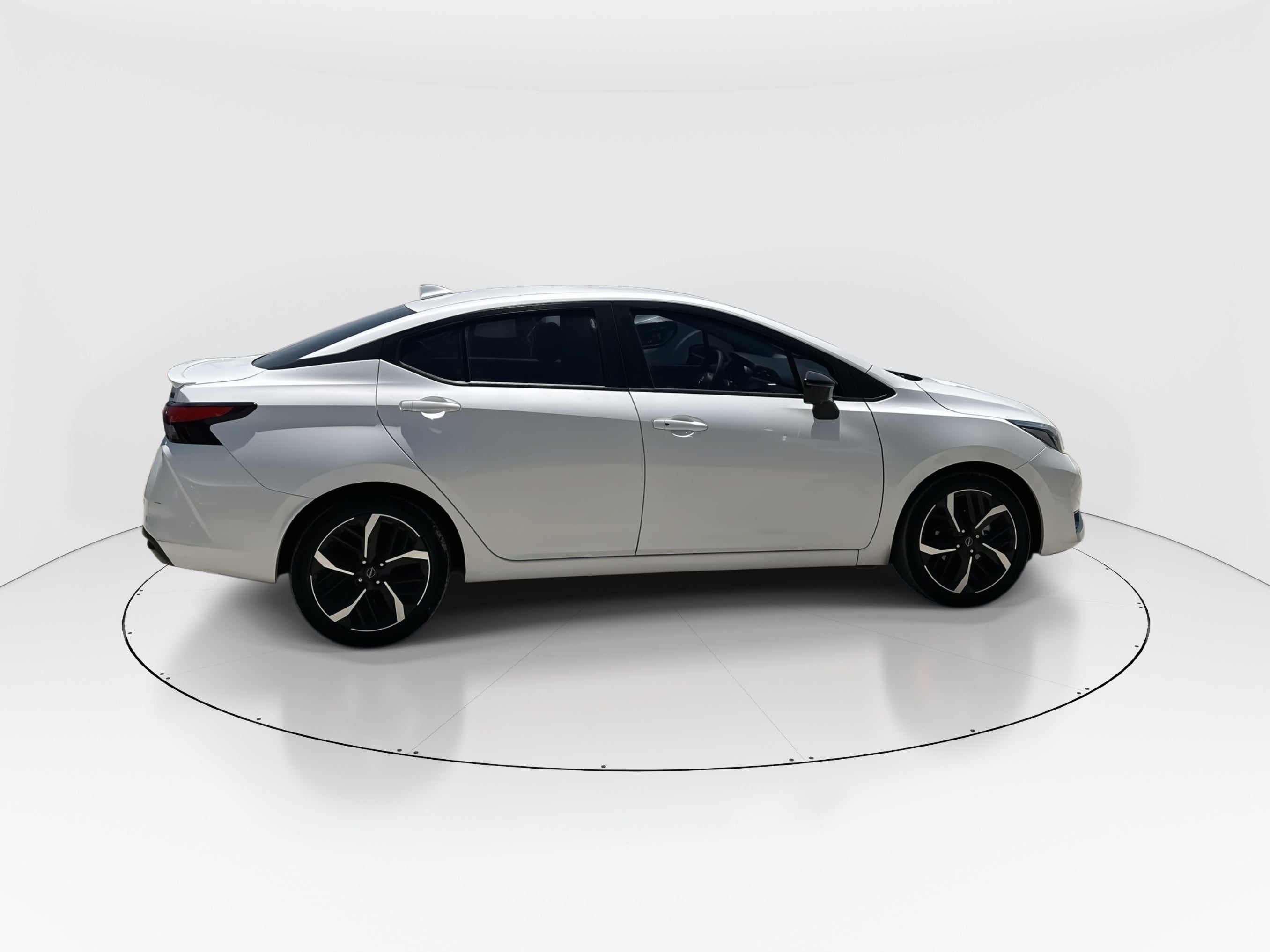 2024 Nissan Versa 4p SR L4/1.6 Aut