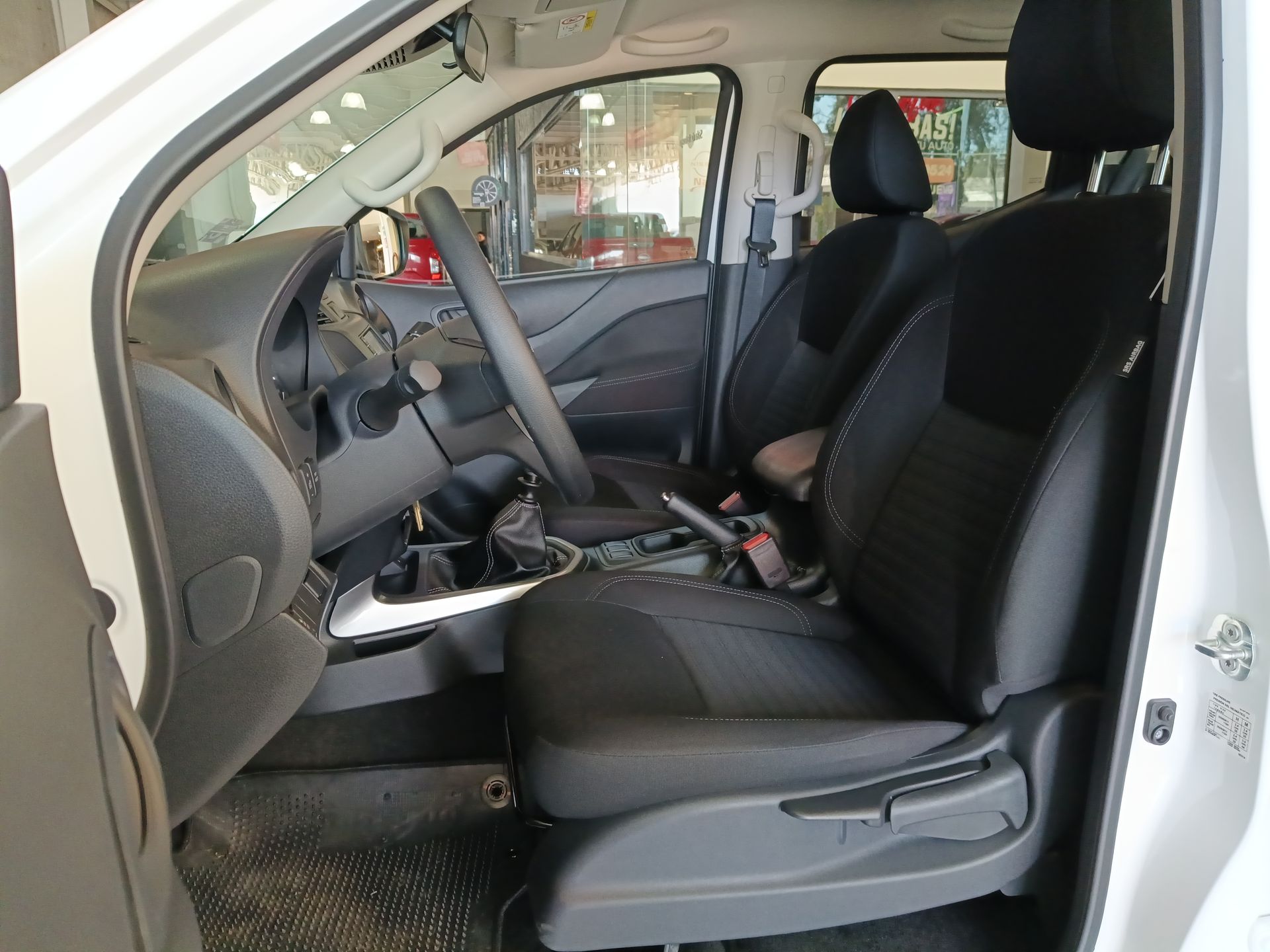 2025 Nissan Frontier 4p XE L4/2.5 Man