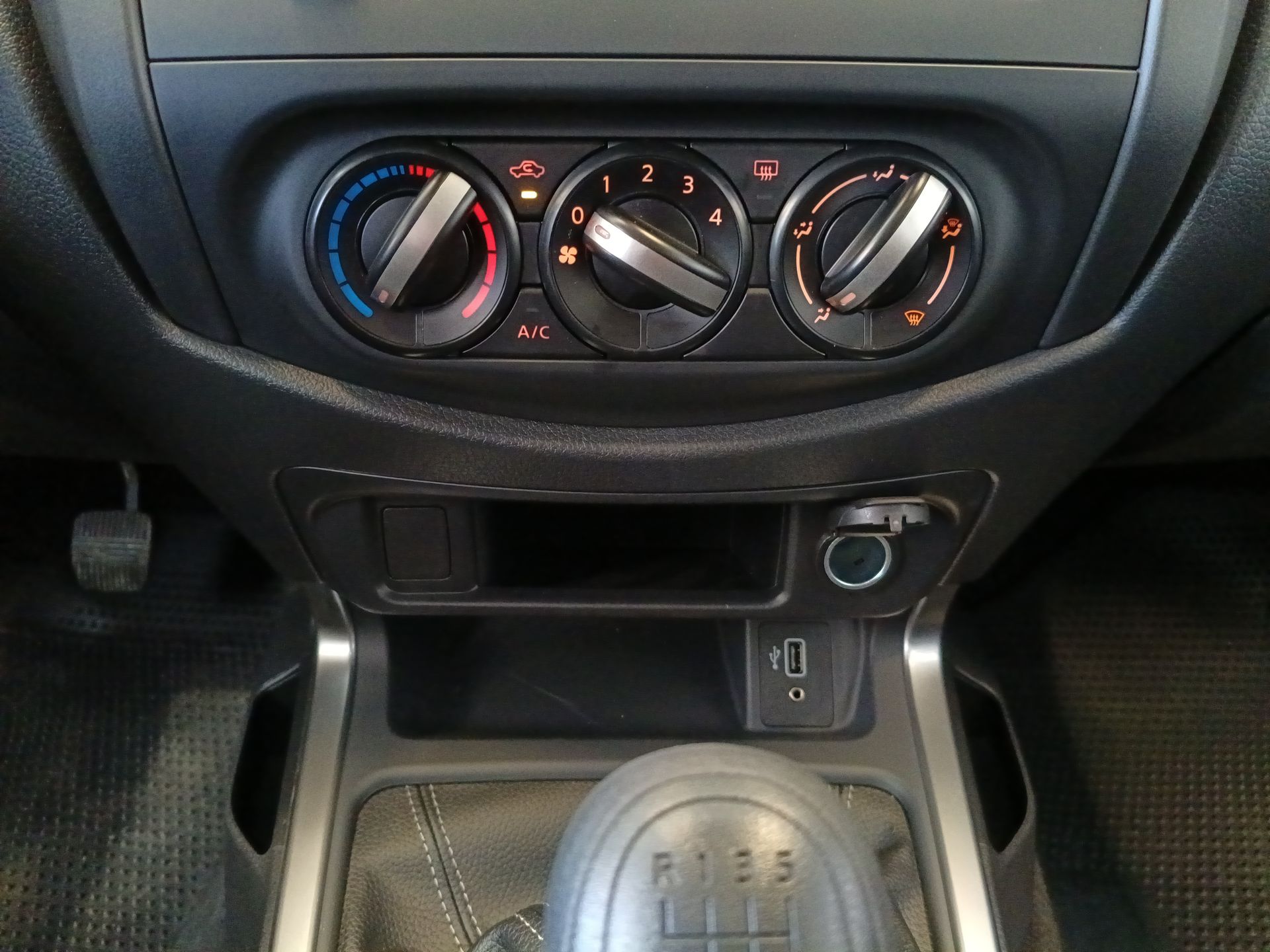 2025 Nissan Frontier 4p XE L4/2.5 Man