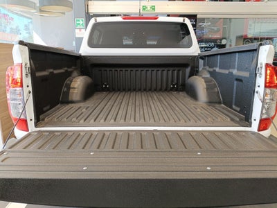 2025 Nissan Frontier 4p XE L4/2.5 Man