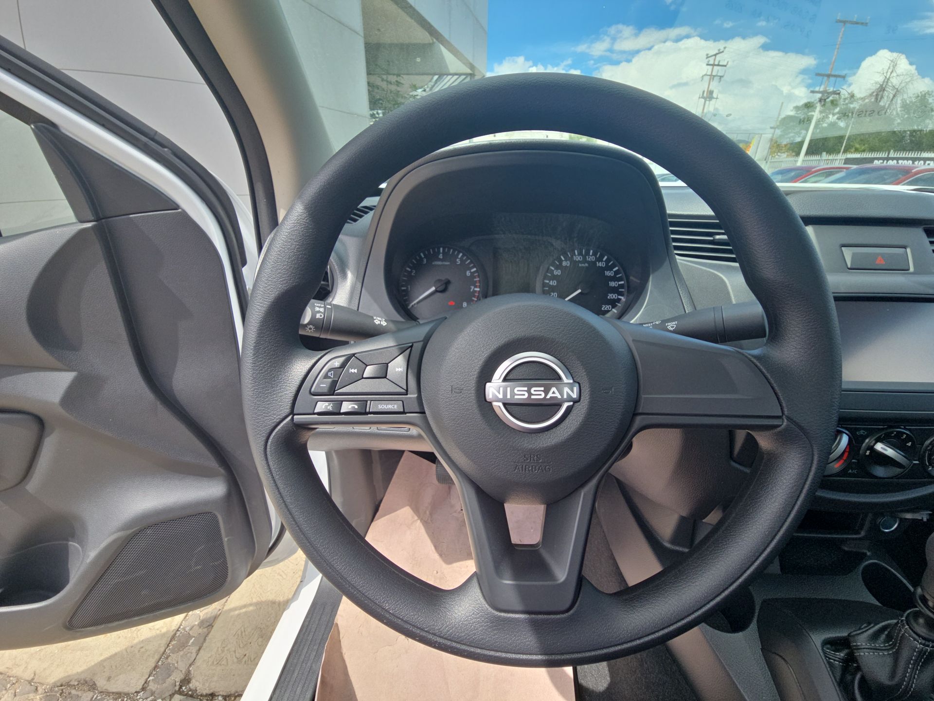 2026 Nissan Chasis Cabina NP300 2p L4/2.5 Man A/A VDC