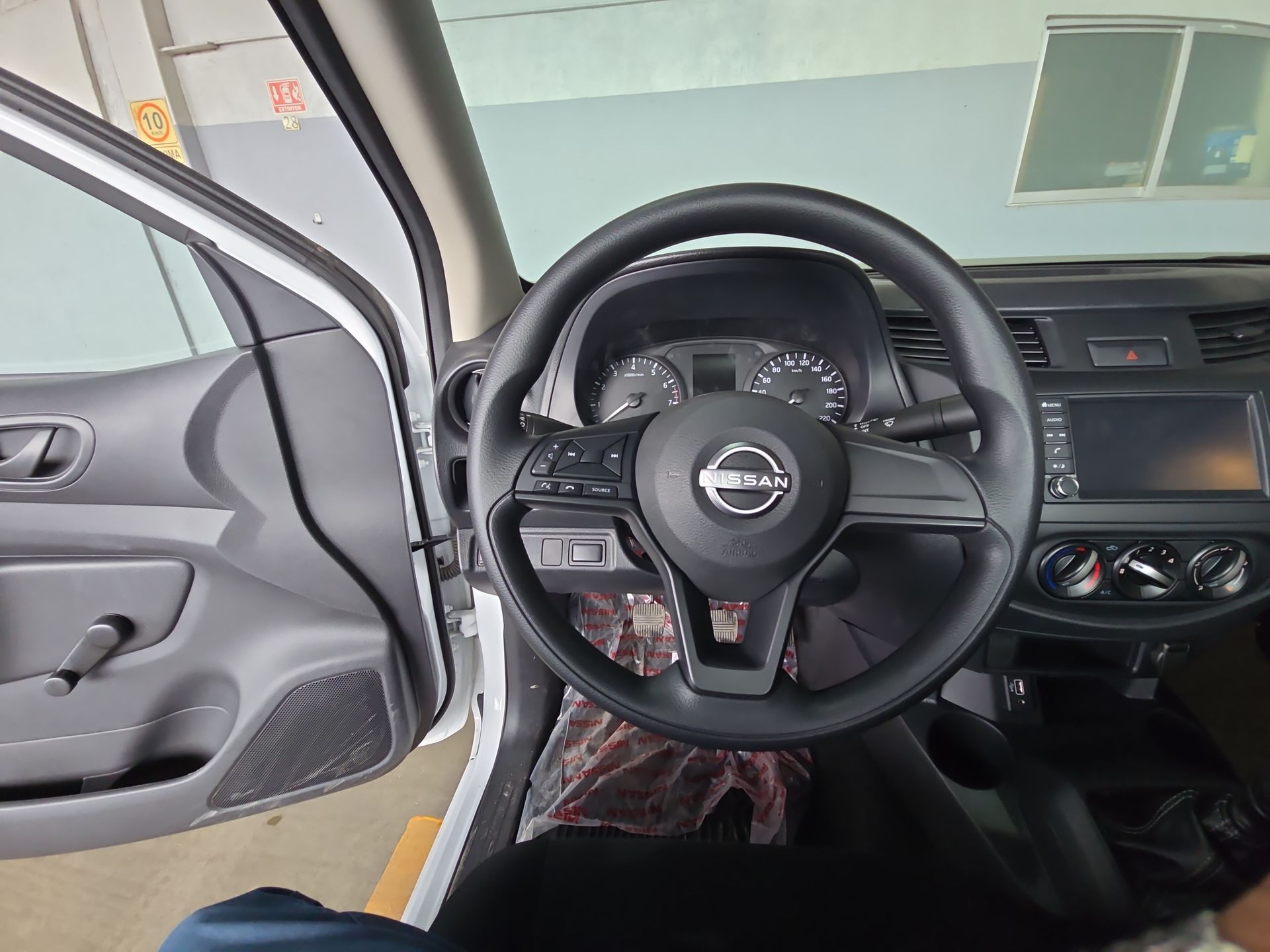 2026 Nissan Chasis Cabina NP300 2p L4/2.5 Man A/A VDC