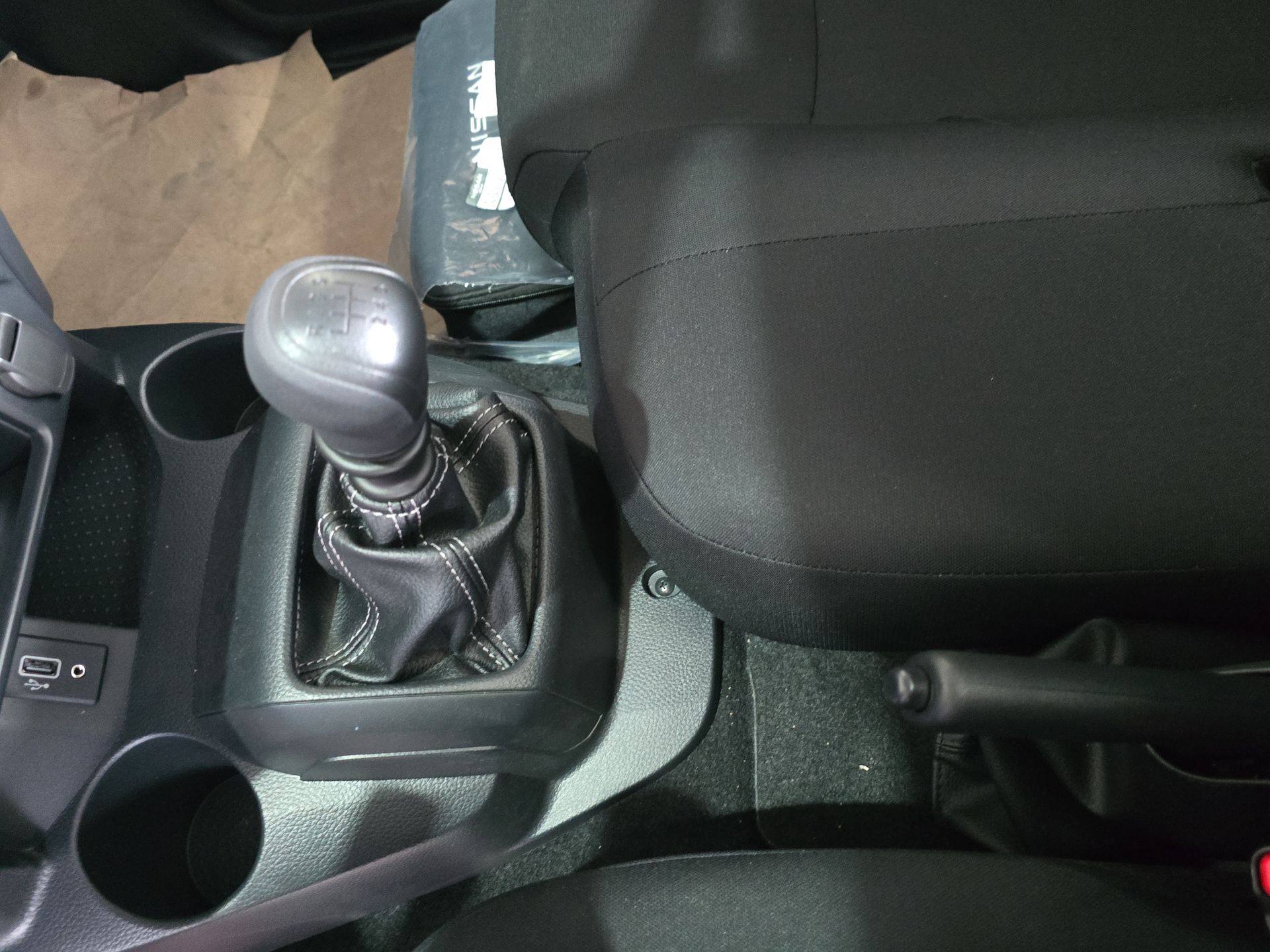 2026 Nissan Chasis Cabina NP300 2p L4/2.5 Man A/A VDC