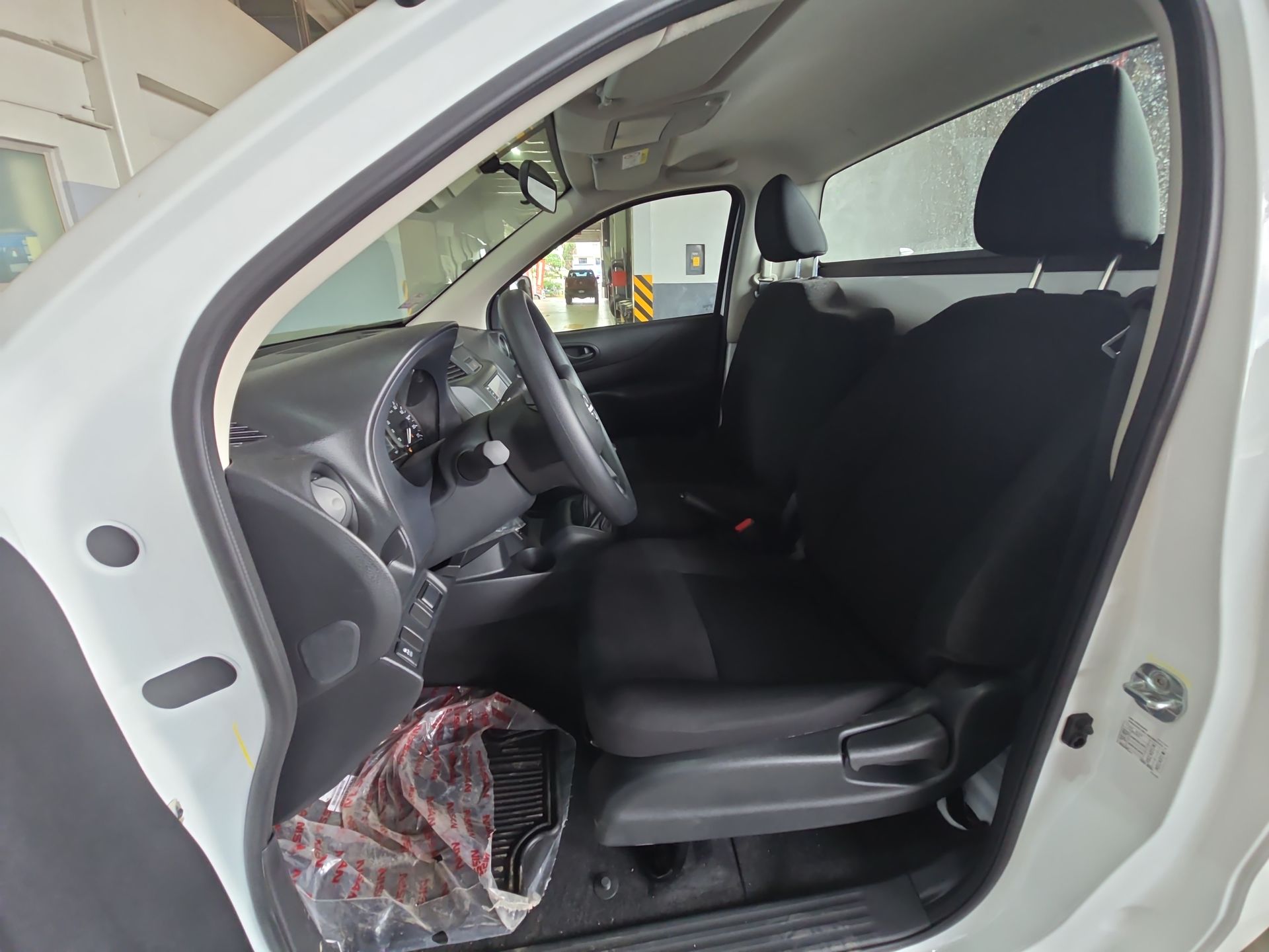 2026 Nissan Chasis Cabina NP300 2p L4/2.5 Man A/A VDC