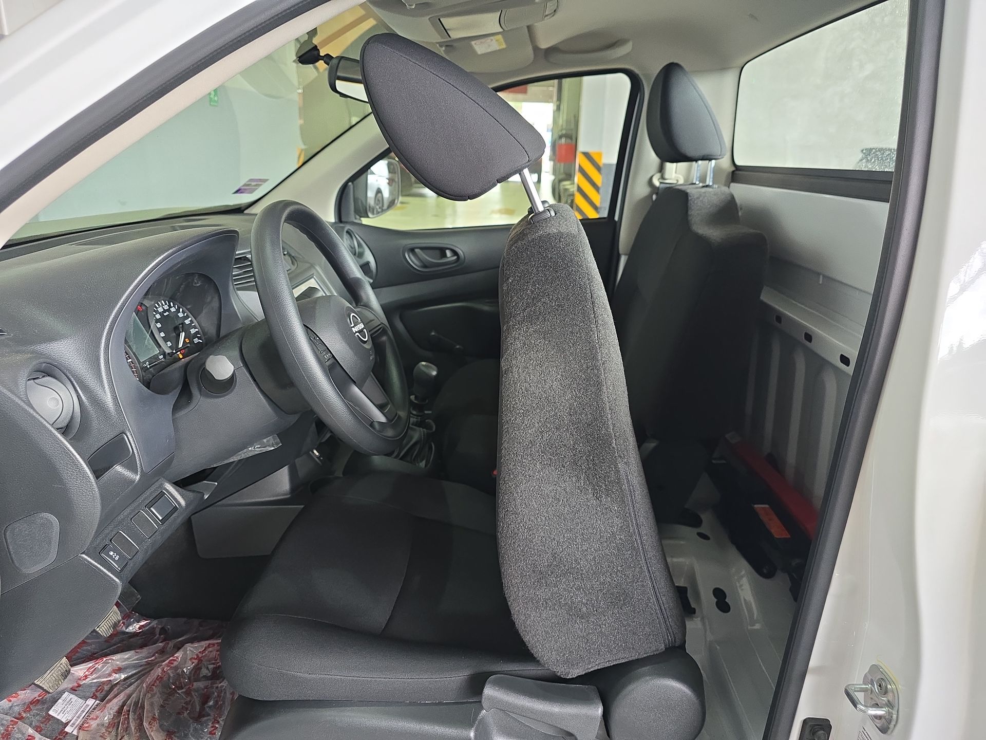 2026 Nissan Chasis Cabina NP300 2p L4/2.5 Man A/A VDC