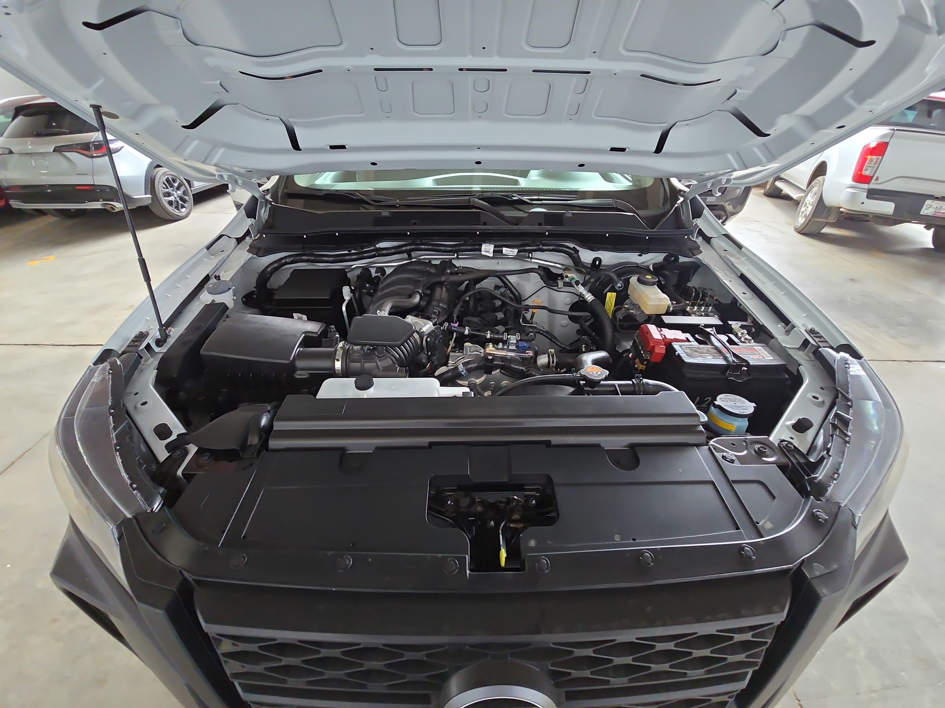 2026 Nissan Chasis Cabina NP300 2p L4/2.5 Man A/A VDC